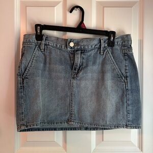Old Navy Size 4 Denim Midrise Skirt